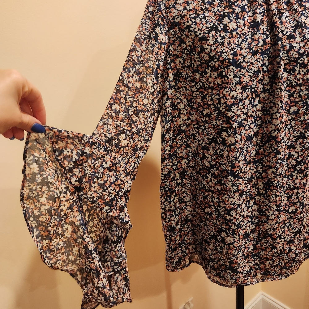 Vince Camuto Fresh Blooms Print 3/4 Sleeve Button Shoulder Chiffon Blouse size M - Picture 4 of 14